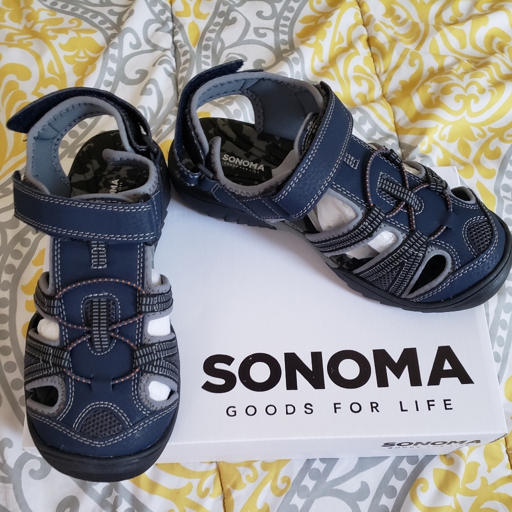 SONOMA BOYS CLOSED TOE SANDALS/ FLIP FLOPS